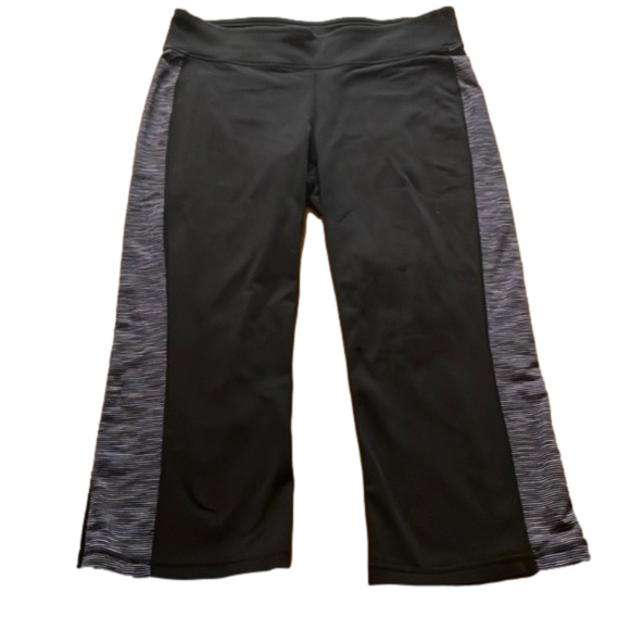 Athleta Pants - ATHLETA Crop Pants Size Large